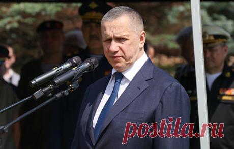 Трутнев заявил, что память о Гудкове будет вдохновлять воинов России. Вице-премьер - полномочный представитель президента в ДФО отметил, что дважды Герой РФ, заместитель главнокомандующего Военно-морским флотом генерал-майор будет служить примером любви к Родине и ее защиты