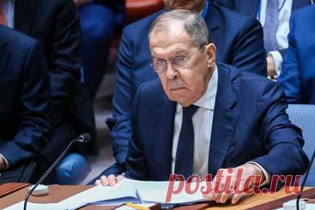 Лавров указал на незаинтересованность действующей власти США в диалоге с Россией. Действующая администрация президента США не заинтересована в политическом диалоге с Россией. На это указал министр иностранных дел России Сергей Лавров в интервью телеканалу CBS. По его словам, исключениями время от времени являются контакты по теме обменов, функционирования посольств стран в Вашингтоне и Москве.