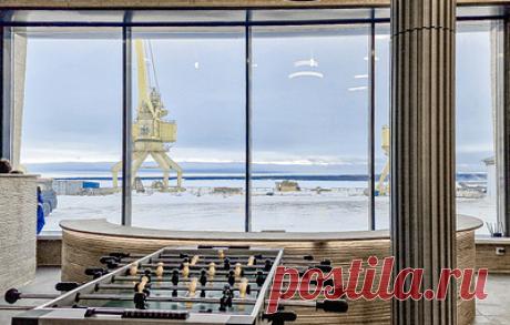 &quot;Газпром нефть&quot; построила первое в Заполярье здание с помощью 3D-принтера. Объект возвели из пенобетона, в нем расположена зона отдыха для сотрудников с мебелью и элементами декора, выполненными по той же технологии