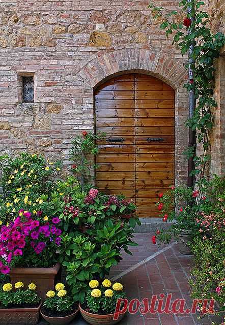 Tuscany Garden Door | Amazing Pictures - Amazing Pictures, Images, Photography from Travels All Aronud the World
