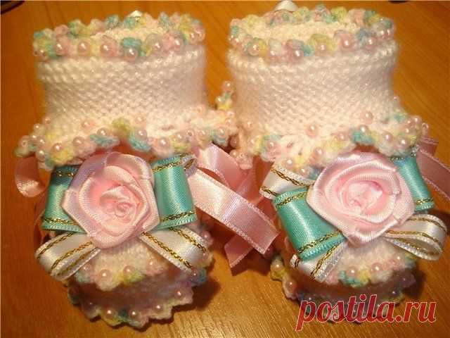 А вот так можно украсить пинетки.