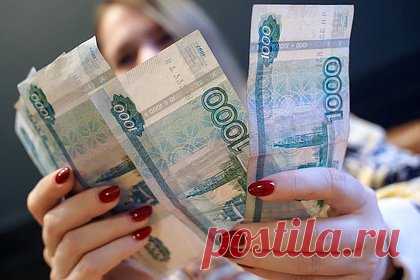 Минфин оценил дефицит российского бюджета. Минфин дал предварительную оценку дефицита российского бюджета в первом квартале 2023 года — он составил 2,4 триллиона рублей. Доходы бюджета в январе-марте упали на 21 процент в годовом выражении, до 5,677 триллиона рублей. Расходы увеличились до 8,077 триллиона рублей, что на 34 процента выше результата 2022 года.