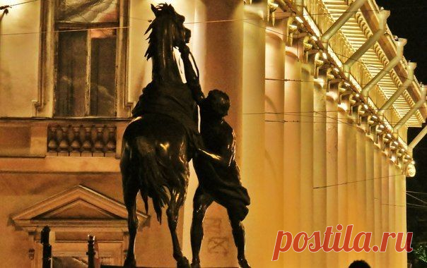 Кони Клодта на Аничковом мосту