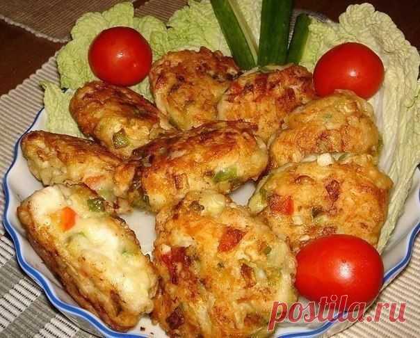 Как приготовить блюдо "рецепт очень вкусных и полезных котлет из куриного мяса с овощами и сыром. вкус у этих котлет получается очень пикантный и необычный" - рецепт, ингридиенты и фотографии | sloosh