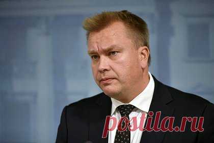 Министр обороны Финляндии уйдет в отпуск по уходу за ребенком. Глава Минобороны Финляднии Антти Кайкконен уйдет в отпуск по уходу за ребенком на семь недель с 5 января до конца февраля. Об этом сообщила министр финансов страны, председатель Центристской партии Анника Саарикко. Он станет первым мужчиной-министром в правительстве страны, который возьмет отпуск по уходу за ребенком.