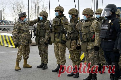 В Казахстане обнаружили нехватку обмундирования для военнослужащих. Султан Камалетдинов, первый заместитель министра обороны Казахстана, отметил нехватку денежных средств, выделяемых на обеспечение военнослужащих, указав на неправильный подход к финансированию, заявив также, что недостаточное денежное довольствие может быть связано с оттоком военнослужащих.