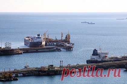 Россия начала поставки нефтепродуктов в Иран. Вице-премьер России Александр Новак заявил о начале поставок нефтепродуктов в Иран и скором расширении их номенклатуры. По итогам межправительственной комиссии двух стран в Грозном российский чиновник подчеркнул, что обсудить удалось много тем, и сотрудничество будет расширяться.