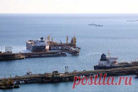 Россия начала поставки нефтепродуктов в Иран. Вице-премьер России Александр Новак заявил о начале поставок нефтепродуктов в Иран и скором расширении их номенклатуры. По итогам межправительственной комиссии двух стран в Грозном российский чиновник подчеркнул, что обсудить удалось много тем, и сотрудничество будет расширяться.