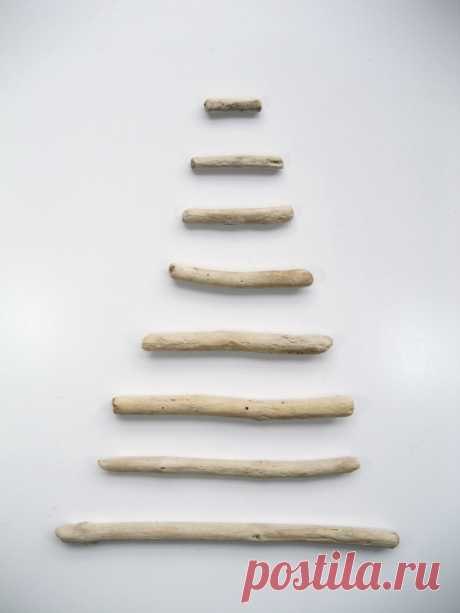 DIY – How to Make a Christmas Tree from Driftwood + Link Love | Adorablest