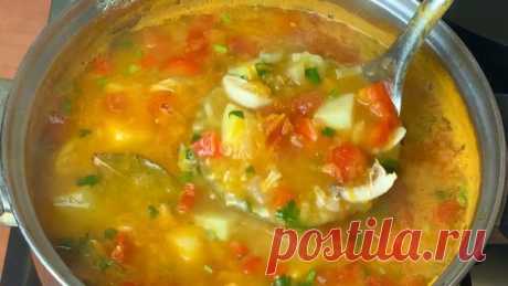 Я могу есть этот суп каждый день. Он настолько вкусный, вы будете готовить его хоть раз в неделю.
Сегодня быстренько приготовлю суп. Он вкусный и простой в приготовлении. Берите на заметку.
Ингредиенты:
 Мясо - 2 голени и 1/2 бедра
 Лук - 1 шт
 Морковь - 1 шт
 Картофель - 250 г
 Перец сладкий - 1 шт
 Помидор - 1 шт
 Томатная паста - 1 ст.л.
 Растительное масло - 2 ст.л.
 Чечевица - 150 г
 Лавровый лист - 1 шт
 Чеснок - 2-3 зубчика
 Петрушка - пара веточек 
 Соль, черный мо...