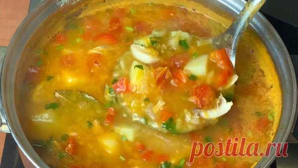 Я могу есть этот суп каждый день. Он настолько вкусный, вы будете готовить его хоть раз в неделю.
Сегодня быстренько приготовлю суп. Он вкусный и простой в приготовлении. Берите на заметку.
Ингредиенты:
 Мясо - 2 голени и 1/2 бедра
 Лук - 1 шт
 Морковь - 1 шт
 Картофель - 250 г
 Перец сладкий - 1 шт
 Помидор - 1 шт
 Томатная паста - 1 ст.л.
 Растительное масло - 2 ст.л.
 Чечевица - 150 г
 Лавровый лист - 1 шт
 Чеснок - 2-3 зубчика
 Петрушка - пара веточек 
 Соль, черный мо...