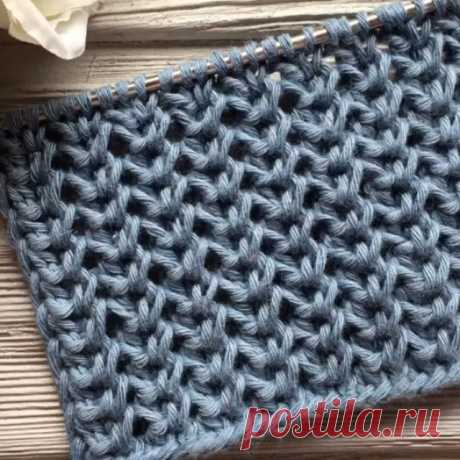 🌺Очень простой и оригинальный узор !!!! 

Автор @likewool_🧶

💫Раппорт 3 петли и 2 ряда ! 
Для вязания образца поворотными рядами набираем кол-во петель кратное 3 + 2 кромочные !

💫При круговом вязании кол -во петель кратное 3.

При круговом вязании 1 ряд провязывать как при поворотном , 2 ряд - все петли провязываем лицевыми 

#красивыйджемпер 
#кардиган 
#узормк 
#видеоурок 
#видеоповязанию 
#видеомквязание 
#вязальныепроцессы 
#вязаниедляначинающих 
#вяжемсвитер 
#...