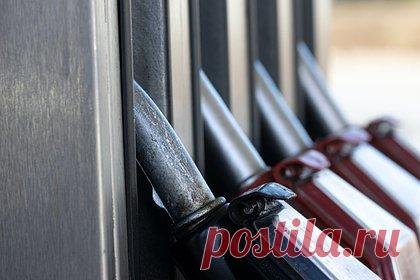 Нефтяные компании сделали недостаточно для сдерживания роста цен на бензин. В июне российские нефтекомпании увеличили производство бензина на 5 процентов на фоне завершения ремонтов на нефтеперерабатывающих заводах (НПЗ). Для сдерживания резкого роста цен на топливо компании должны были значительно увеличить поставки на внутренний рынок, однако в текущем месяце отгрузки отстали от плана.