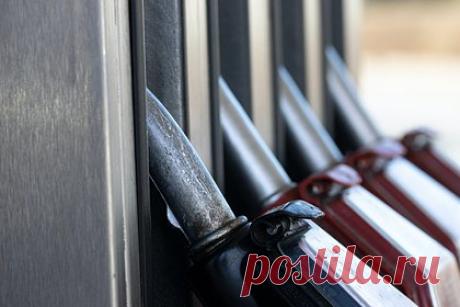 Нефтяные компании сделали недостаточно для сдерживания роста цен на бензин. В июне российские нефтекомпании увеличили производство бензина на 5 процентов на фоне завершения ремонтов на нефтеперерабатывающих заводах (НПЗ). Для сдерживания резкого роста цен на топливо компании должны были значительно увеличить поставки на внутренний рынок, однако в текущем месяце отгрузки отстали от плана.