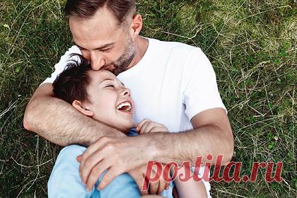 Дмитрий Шепелев впервые показал восьмилетнего сына Жанны Фриске. Телеведущий Дмитрий Шепелев впервые показал, как выглядит его восьмилетний сын Платон от певицы Жанны Фриске. Долгое время отец скрывал ребенка от широкой публики. Шепелев объяснил, что хотел защитить мальчика от пристального внимания, однако теперь решил представить Платона общественности.