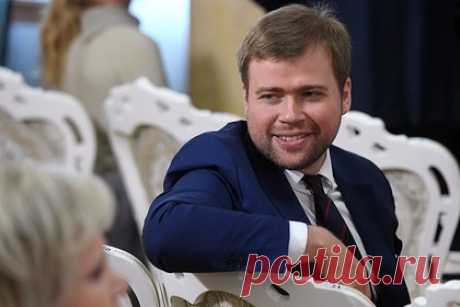 Внука Зюганова решили выдвинуть кандидатом в мэры Москвы. Внук лидера КПРФ Геннадия Зюганова Леонид рекомендован в качестве кандидата на выборы мэра Москвы от партии, заявил депутат Госдумы Юрий Афонин. По его словам, было принято единогласное решение выдвинуть «молодого, яркого и перспективного кандидата, за плечами которого два созыва в Мосгордуме».