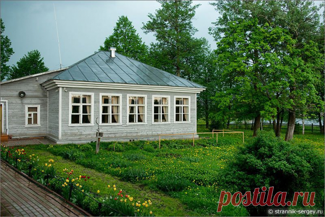 В гостях у Александра Блока.
В своих последних стихах великий русский поэт вспоминает родные места. 
Шахматово  – усадьбу деда, с которой связаны 36 лет из 41 года жизни поэта. 
Тараканово  – где расположена «белая церковь», в которой венчался Александр Блок. 
Боблово – где поэт встретил свою жену Любовь Менделееву. 
Давайте прогуляемся по трем старинным русским усадьбам, которые хранят дух великого поэта.
