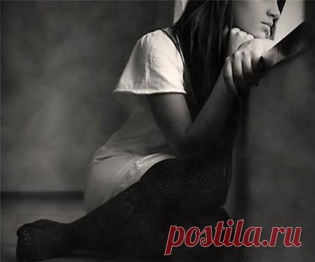 ...я никогда не принадлежал к числу тех, кто терпеливо собирает обломки, склеивает их, а потом говорит себе, что починенная вещь ничуть не хуже новой. Что разбито, то разбито. И уж лучше я буду вспоминать о том, как это выглядело, когда было целым, чем склею, а потом до конца жизни буду лицезреть трещины.

Маргарет Митчелл &quot;Унесенные ветром&quot;