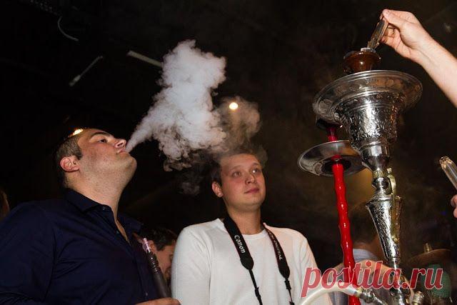 В общественных местах запретят курить кальян