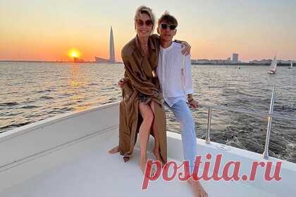 Павел Воля раскрыл свои траты. Российский комик, телеведущий Павел Воля раскрыл свои траты и рассказал, куда направляет заработанные средства. Он подчеркнул, что не хранит деньги, в YouTube-шоу своей супруги Ляйсан Утяшевой «Дерзкая готовка». Комик рассказал, что все заработанные им средства он тратит на супругу.