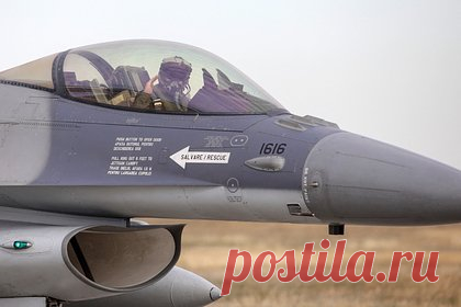 Вылеты F-16 ВСУ с баз НАТО сочли поводом для открытого столкновения с Россией. Когда Киев начнет применять истребители?. Вылет украинских истребителей F-16 с аэродромов западных стран может стать для России красной линией и привести к открытому столкновению. Об этом заявил вице-спикер парламента Словакии Любош Блаха после встречи с российским послом Игорем Братчиковым. МИД России ранее выступал с похожим заявлением.