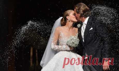 Свадебное платье Виктории Сваровски за почти миллион евро (Фото) | Женские секреты Какая девушка не мечтает о свадебном платье такой красоты, что бы прямо дух захватывало? Ну а представительницы шоу-бизнеса и вовсе считают своим долгом соревноваться, чей подвенечный наряд станет самым роскошным и обсуждаемым. Кажется, в этой бесконечной гонке тщеславия появился новый победитель. Точнее, победительница, чьё свадебное платье за почти миллион евро нынче едва не под микроскопом …