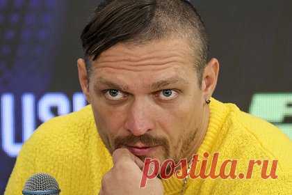 Усик отреагировал на решение украинцев покинуть ЧЕ по боксу из-за запрета флага. Украинский боксер Александр Усик отреагировал на решение юниорской сборной Украины по боксу покинуть чемпионат Европы из-за запрета национального флага. Он обратился к главе IBA Умару Кремлеву. «Умар, это не просто флаг, это цвета свободы во всем мире. Вы не можете сломить дух наших мужчин», — заявил боксер.