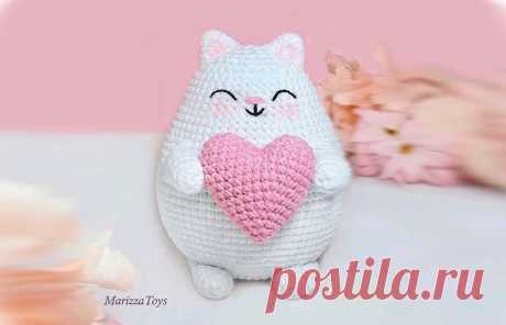 Котик с сердечком. Описание