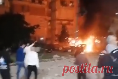 Бойцы «Хезболлы» заблокировали проезды в пригород Бейрута после атаки БПЛА. При ударе по офису ХАМАС погиб заместитель главы политбюро палестинского движения Салех аль-Арури.