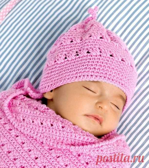 Шапочка с ажурным узором, вяжем малышам