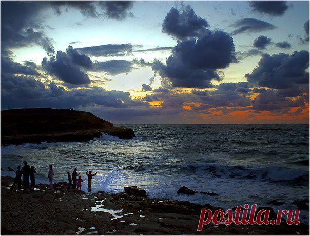 Дирижер закатных волн.