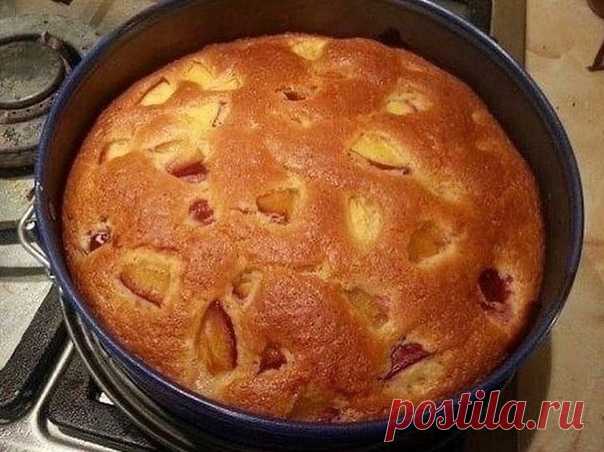 Запись на стене ПИРОГ фруктовый, сезонный, универсальный рецепт, который вы легко приготовить своими руками из любых ягод и фруктов, которые есть под руками! Можно даже из замороженных. Простой и несложный рецепт выручит вас в любой момент, текстура мягкая, пышная есть запивая чаем одно удовольствие, если хотите немного экзотики до добавьте к кусочку горячего пирога шарик мороженого!  Ингpедиенты: 1 яйцo 150 гp cахaрa 200 мл cмeтaны (кефира) 100 мл ...