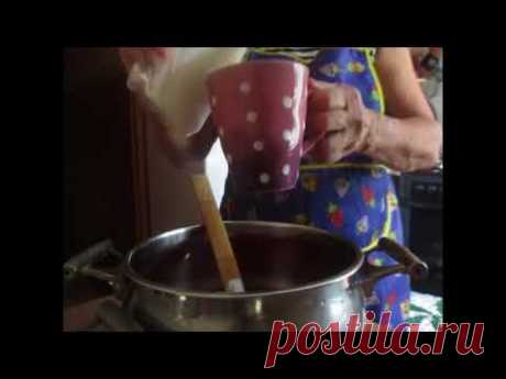Желе из красной смородины - быстро, вкусно и полезно.