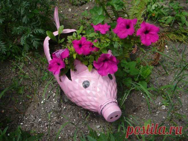 Поделки из пластиковых бутылок Поделки из пластиковых бутылок.В новом обзоре вниманию читателей два десятка откровенно невероятных рецептов, которые помогут сделать свой дачный участок лучше. Тот случай, когда лучше один раз увидет...