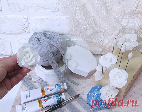 Как рождается новая работа. 
==========================
 ВДОХНОВЕНИЕ. 

Без него не получится. 
Где я беру вдохновение? Любуюсь красивыми работами других мастеров, смотрю прекрасные творения прошлых веков на просторах интернета или посещая музеи. 

ПОКУПКА НУЖНЫХ МАТЕРИАЛОВ. 

Без них никуда))) Покупаю деревянные заготовки, грунт, краски, кисти, бумагу, клей и т.д. 
Созрела идея - иди в магазин))) 

 ИЗУЧЕНИЕ НОВЫХ ТЕХНИК. 

Люблю учиться!! Смотрю МК мастеров, изучаю все н...