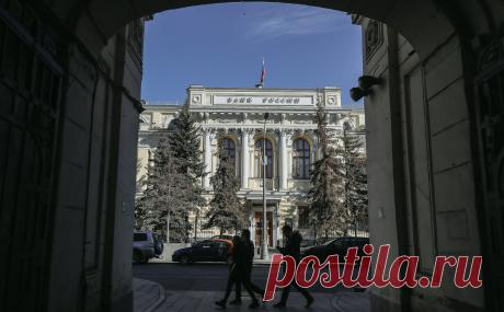 ЦБ не поддержал полную отмену НДФЛ с доходов по российским ценным бумагам. ЦБ выступил против отмены НДФЛ с доходов граждан от ценных бумаг всех российских эмитентов. По оценкам участников рынка, эта мера обошлась бы в ₽390 млрд. Обсуждать каникулы можно лишь для ограниченного круга компаний, считает ЦБ