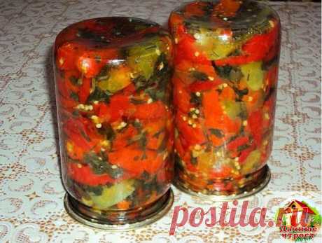 Горький перец «по-кавказски» 

Перец красный жгучий (красный и зеленый) — 1,5 кг 
Петрушка — 1 пучок 
Специи (хмели-сунели) — 3 ч. л. 
Масло растительное — 2 стакана 
Соль — 1 ст. л. 
Сахар — 2 ст. л. 
Уксус 9 % — 1,5 ч. л. 

Перец промыть и удалить плодоножку. В сотейник или глубокую сковороду налить масло, нагреть и опустить туда перец, посолить, всыпать сахар и перемешать. Тушить на среднем огне, периодически помешивая, 15 минут. Добавить специи, уксус и крупно порезанн...