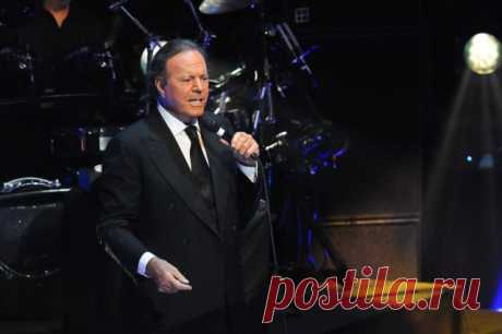 Хулио Иглесиаса задержали в аэропорту Доминиканы из-за содержимого багажа. У артиста нашли более 40 кг продуктов.