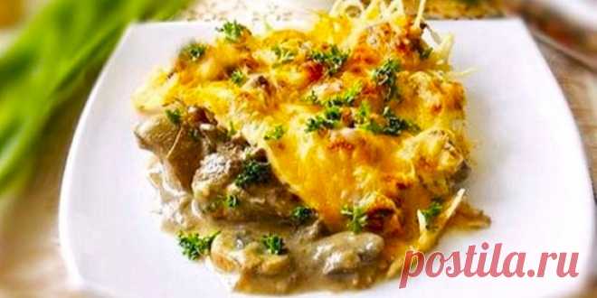 ПЕЧЕНЬ КУРИНАЯ, ЗАПЕЧЁННАЯ С КАРТОФЕЛЕМ В СМЕТАННОМ СОУСЕ ПОД СЫРОМ (СОВЕТСКАЯ КУХНЯ)