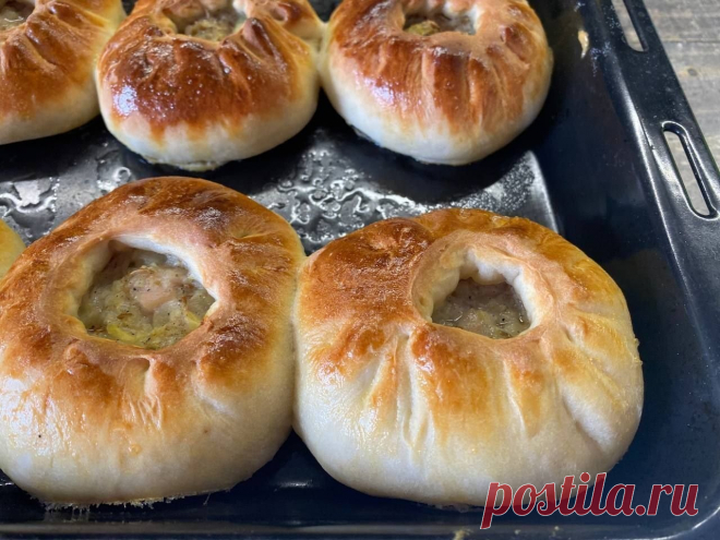 Один из самых вкусных рецептов теста. Хитрость - в необычной ингредиенте Подходит для любой выпечки - простые лепешки, мини-пиццы, сосиски в тесте, для рогаликов и т.д. и т.п.