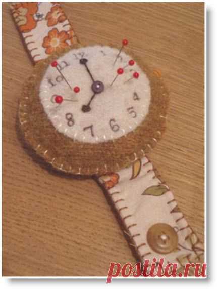 Amy of “Lucykate Crafts” blogs out of the UK and has this cute “wrist watch pin cushion tutorial” for us with complete instructions. Like Amy set your watch for your favori…