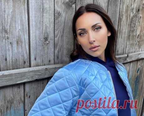 Алсу с младшим братом: певица показала редкое семейное фото в день рождения Ренарда