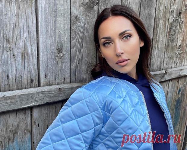 Алсу с младшим братом: певица показала редкое семейное фото в день рождения Ренарда