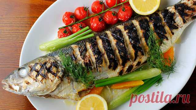 Готовим  вкусную скумбрию 
Итого на 100 грамм - 142 ккал: Белки- 14 Жиры - 9Углеводы - 2 
Ингредиенты:
• 2 скумбрии
• 1 луковица
• 150 г натурального йогурта
• сок 1/2 лимона
• соль, специи по вкусу