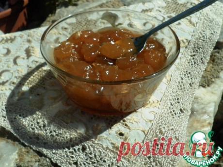 Варенье из белого винограда - 
&gt;&gt;&gt; Виноград (белый, без косточки) — 2 кг
Сахар — 1 кг
Вода — 1 стак.
Сок лимонный (из 1 лимона)
Ванилин — 3 пакет.