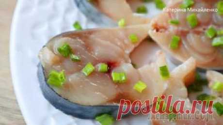 Мясной рулет с грибами и сыром в слоеном тесте