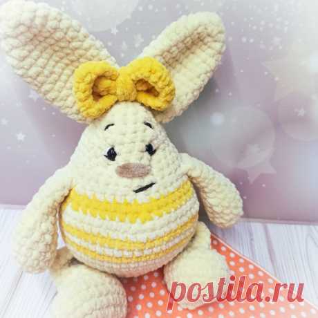 PDF Пасхальный зайка крючком. FREE crochet pattern; Аmigurumi animal patterns. Амигуруми схемы и описания на русском. Вязаные игрушки и поделки своими руками #amimore - плюшевый заяц к Пасхе, зайчик из плюшевой пряжи, кролик, зайчонок, зайка, крольчонок.
