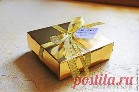 Создаем роскошную упаковку для украшения Сложность: ниже средней
Время работы: 1 час
Материалы: бумага, клей, момент, ножницы, велюр, бархат, картон, ленты, ленты декоративные, нить, игла, бисер, поролон, синтепон
Со слов автора. Как сохрани...