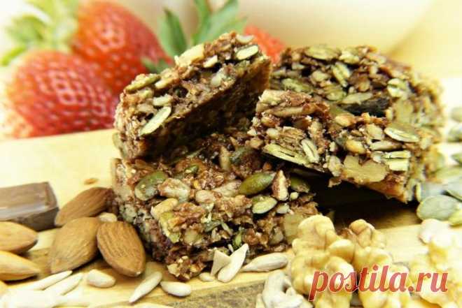 Укуси меня! Что такое перекусы и когда их нужно есть? Большинство диетологов просто ужасаются, когда слышат о перекусах. А другие специалисты наоборот, советуют принимать пищу часто, около 5-6 раз в день.Так где же истина? Она, как обычно, где-то посеред...