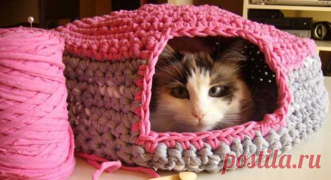 Домик для питомца из трикотажной пряжи